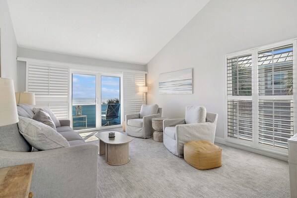 TV - Oceanfront 2BD/2BA w/Parking, Wi-Fi, Work Space, Beach Access & Community Pool (St. Augustine)