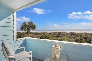 Property grounds - Oceanfront 2BD/2BA w/Parking, Wi-Fi, Work Space, Beach Access & Community Pool (St. Augustine)