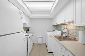 Fridge, microwave, oven, stovetop - Oceanfront 2BD/2BA w/Parking, Wi-Fi, Work Space, Beach Access & Community Pool (St. Augustine)