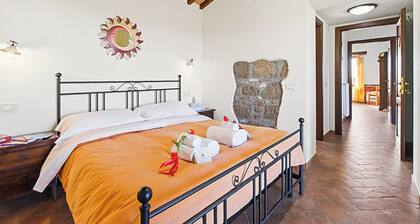 Sorgenti Pitigliano 2 with Shared Pool and Terrace, Pitigliano, Italy
