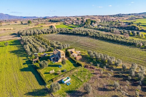 Sorgenti Pitigliano 2 with Shared Pool and Terrace, Pitigliano, Italy