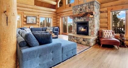 The Grand Timberglass Lodge | Tipi | Hot Tub