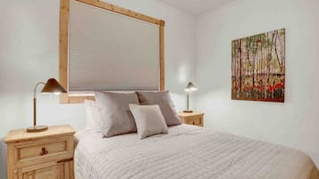 2 Schlafzimmer, Schreibtisch, Bügeleisen/Bügelbrett, Reisekinderbett