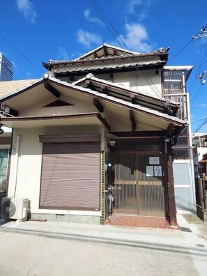 المنشأة من الخارج