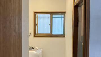 Classic Triple Room, Non Smoking | Bathroom | Slippers