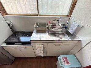Fridge, electric kettle - Rinkukan (Izumisano)