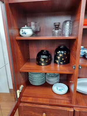 冰箱、电热水壶