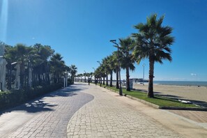 Vlak bij het strand