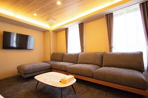 Superior Triple Room | Living area | 50-inch Smart TV with digital channels - Hotel FUK O (Fukuoka)