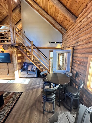 The Waterwheel Cabin & Guide Room/Family Retreat