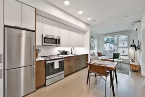 Fridge - Urban Oasis, Sleek, Modern, Perfect Location - SOLIS Capitol Hill, Near it All! (Seattle)