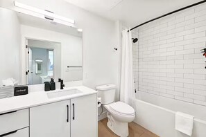 Hair dryer, towels, soap, toilet paper - Rooftop and Balcony Views + AC - SOLIS Capitol Hill - Located Near Everything! (Seattle)