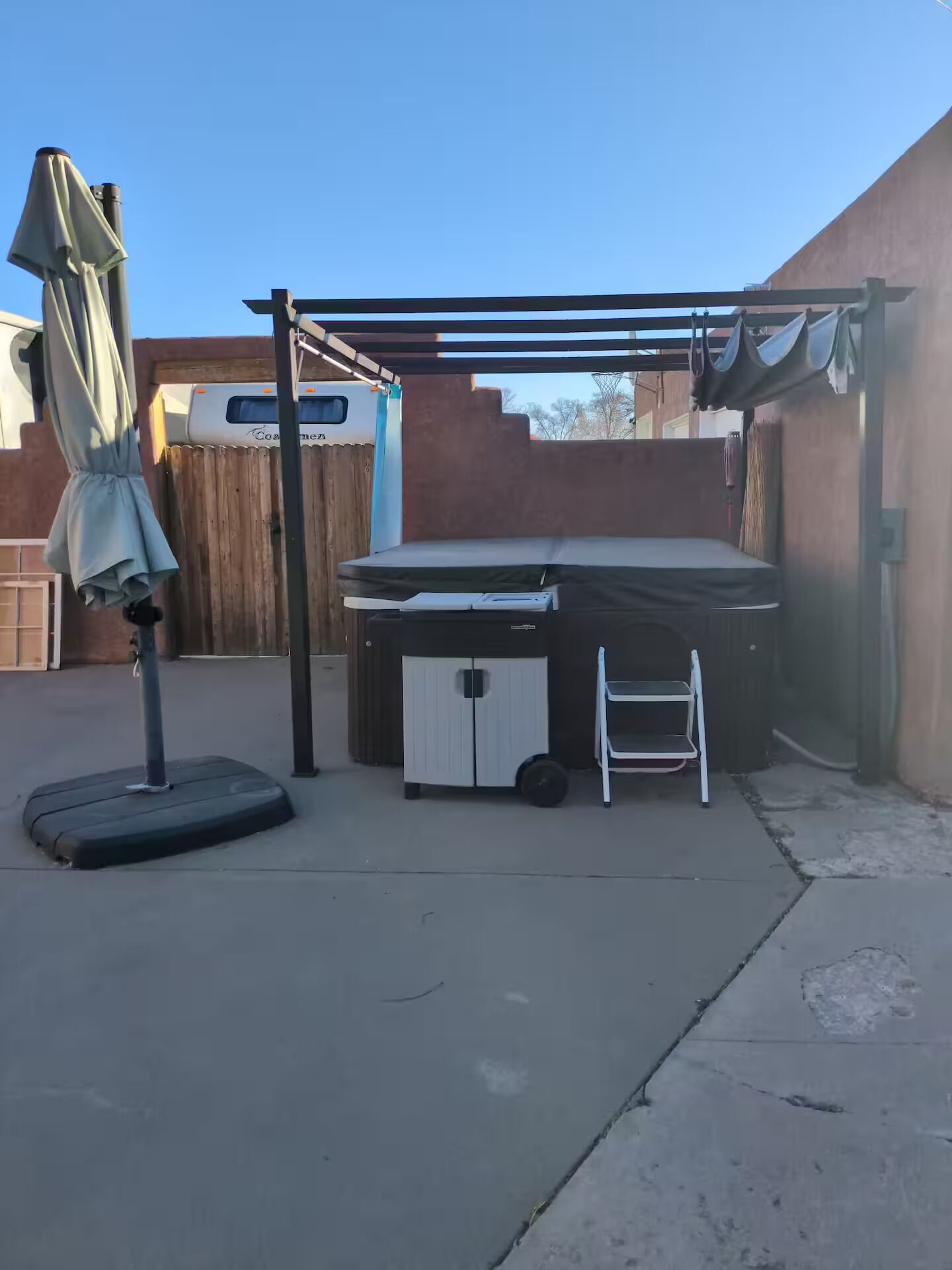 Outdoor spa tub