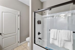 Hair dryer, towels, soap, toilet paper - Navarre Sound Place (Navarre)