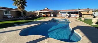 Gated Desert Retreat • Saltwater Pool & Hot Tub • 5 Min to Hospitals & Shopping
