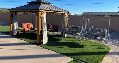 Gated Desert Retreat • Saltwater Pool & Hot Tub • 5 Min to Hospitals & Shopping