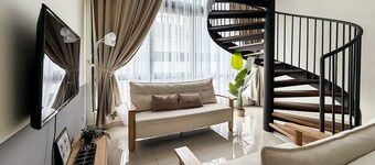 Modern Duplex Stay With Pool Near Jonker St