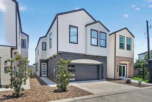 Exterior - Luxurious Home. Office. Galleria. NRG (Houston)