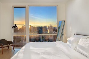 2 bedrooms, iron/ironing board, WiFi, bed sheets - Refined Capitol Hill Townhome w/ Views & Parking (Seattle)