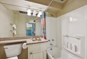 Hair dryer, towels, soap, toilet paper - Cozy Seattle Condo by Convention Center w/ Parking (Seattle)