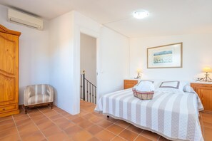 2 slaapkamers, een strijkplank/strijkijzer, gratis wifi, beddengoed