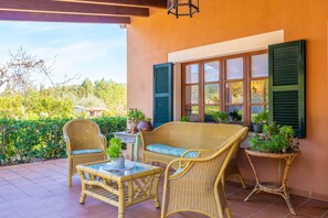 Terrace/patio - ES FIGUERAL DE SON RIBAS - Charming country house with private pool - Free Wi-Fi (Alaró)