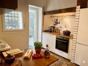 Private kitchen - Independent villa with A/C | V05 (Imperia)