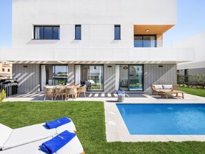 Pool - Villa Oronella with Saltwater Pool, Premium Comfort & Elegant Design (Puigderros (Llucmajor))