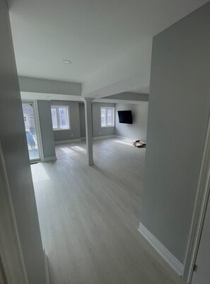 Interior - Short stay, host your special parties, long term rental available as well. (Vaughan)