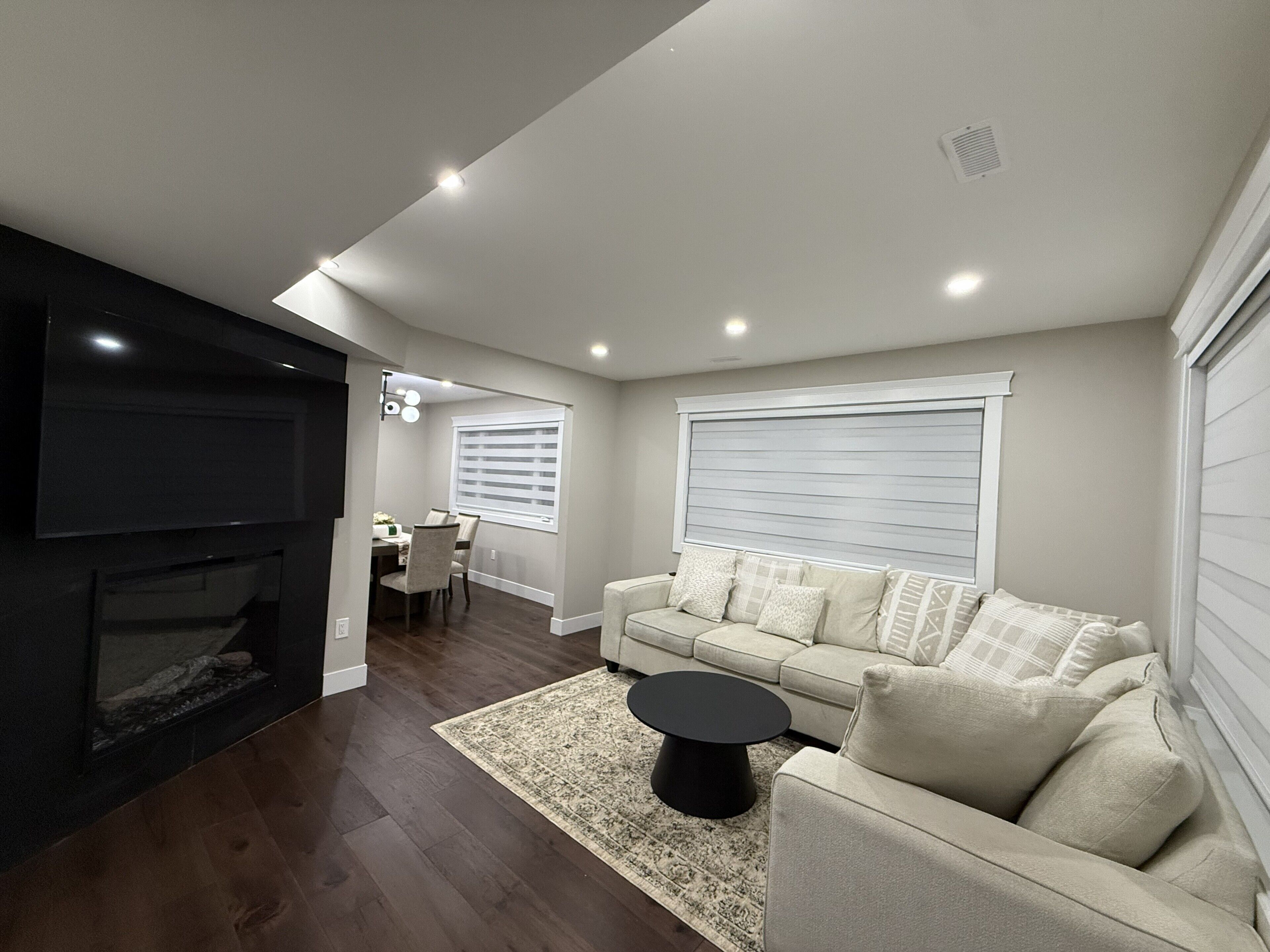 Smart TV, fireplace
