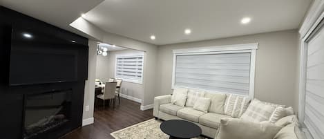 Smart TV, fireplace