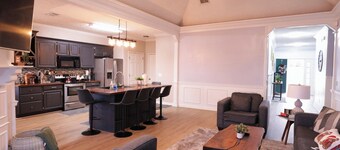 Charming 3 BR Home with Cozy fire pit-3 minutes to highway & convenient location