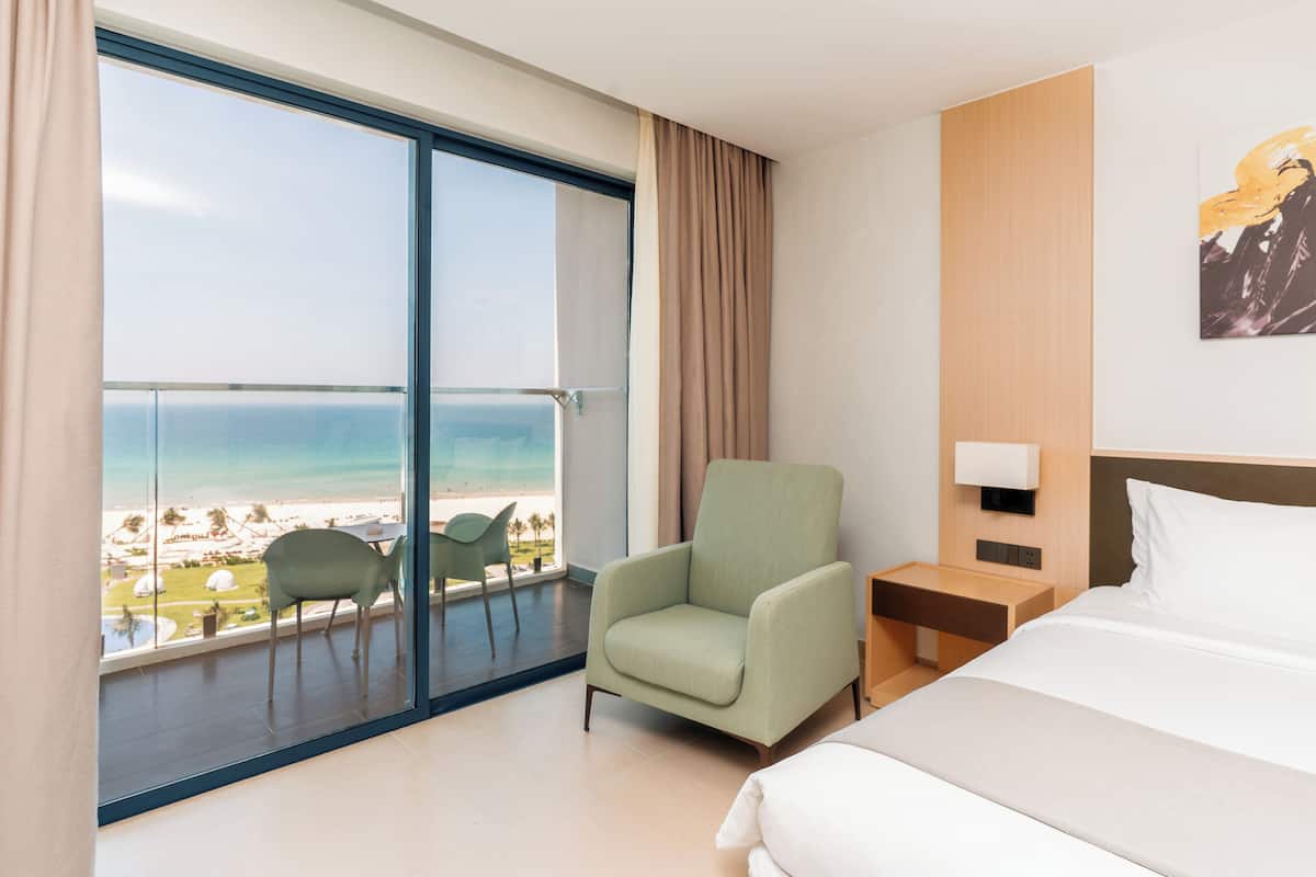 Deluxe Oda, 1 En Büyük (King) Boy Yatak, Deniz Manzaralı | Frette Italian çarşaf takımı, kaliteli yatak takımı, minibar