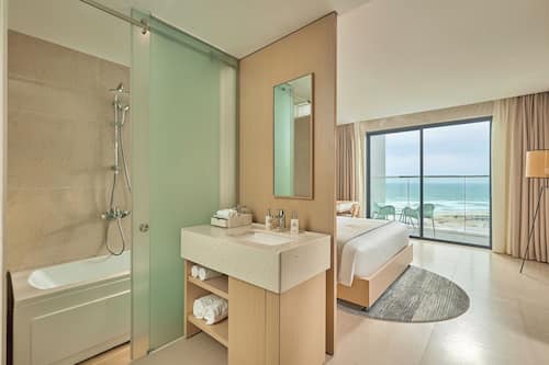 Douche, douche à « effet pluie », articles de toilette gratuits