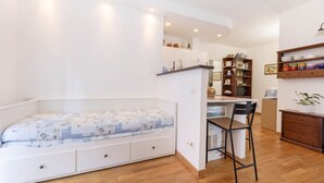A room with a built-in bed, a desk, a chair, a bookshelf, and a cabinet. - La Barca Open Space - Goelba (Marciana Marina)