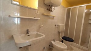 Shower, hair dryer - VILLA PINETA MARE - PIGNA 3 - VILLA PINETA MARE (Capoliveri)