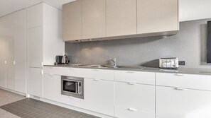 Microwave, oven, stovetop, dishwasher - Squatters Run 26 in the Heart of Thredbo (Thredbo)
