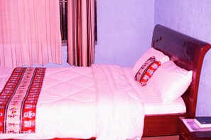 Desk, laptop workspace, free WiFi - EL-GIBOR GUEST HOUSE (Busasamana)