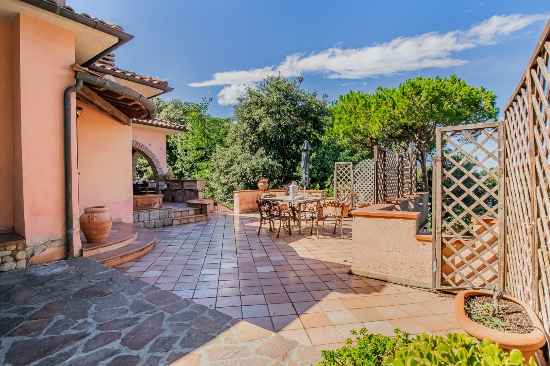 Outdoor dining