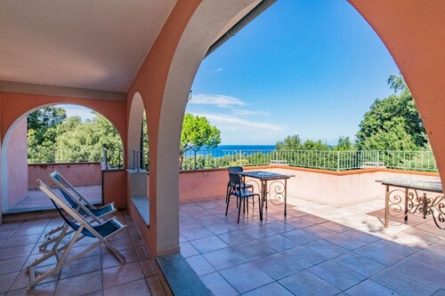 Spacious villa just a few steps from Paolina Beach.
