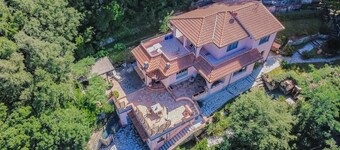 Spacious villa just a few steps from Paolina Beach.