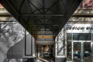 Exterior detail - Oxford Seattle (Seattle)