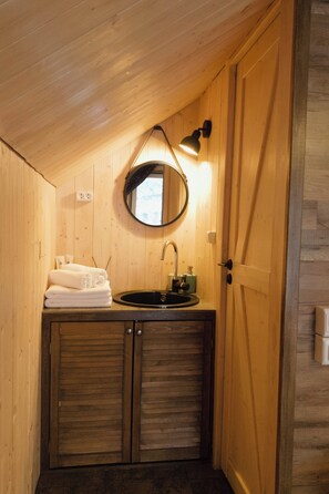 Kamar Double Comfort, pemandangan gunung | Kamar mandi