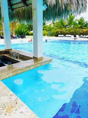 Outdoor pool - Cozy 2 BR -Resort Style-Restaurant-Golf@ Cocotal Golf and Country Club Punta Can (Punta Cana)
