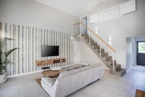 Smart TV - Perfect 3-bedroom house with AC in Rivière Noire District (Rivière Noire District)