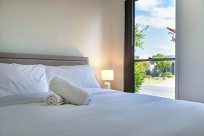 4 bedrooms, iron/ironing board, WiFi, bed sheets - Golden Homestead – Park Ridge 4B Comfort Retreat (Park Ridge)