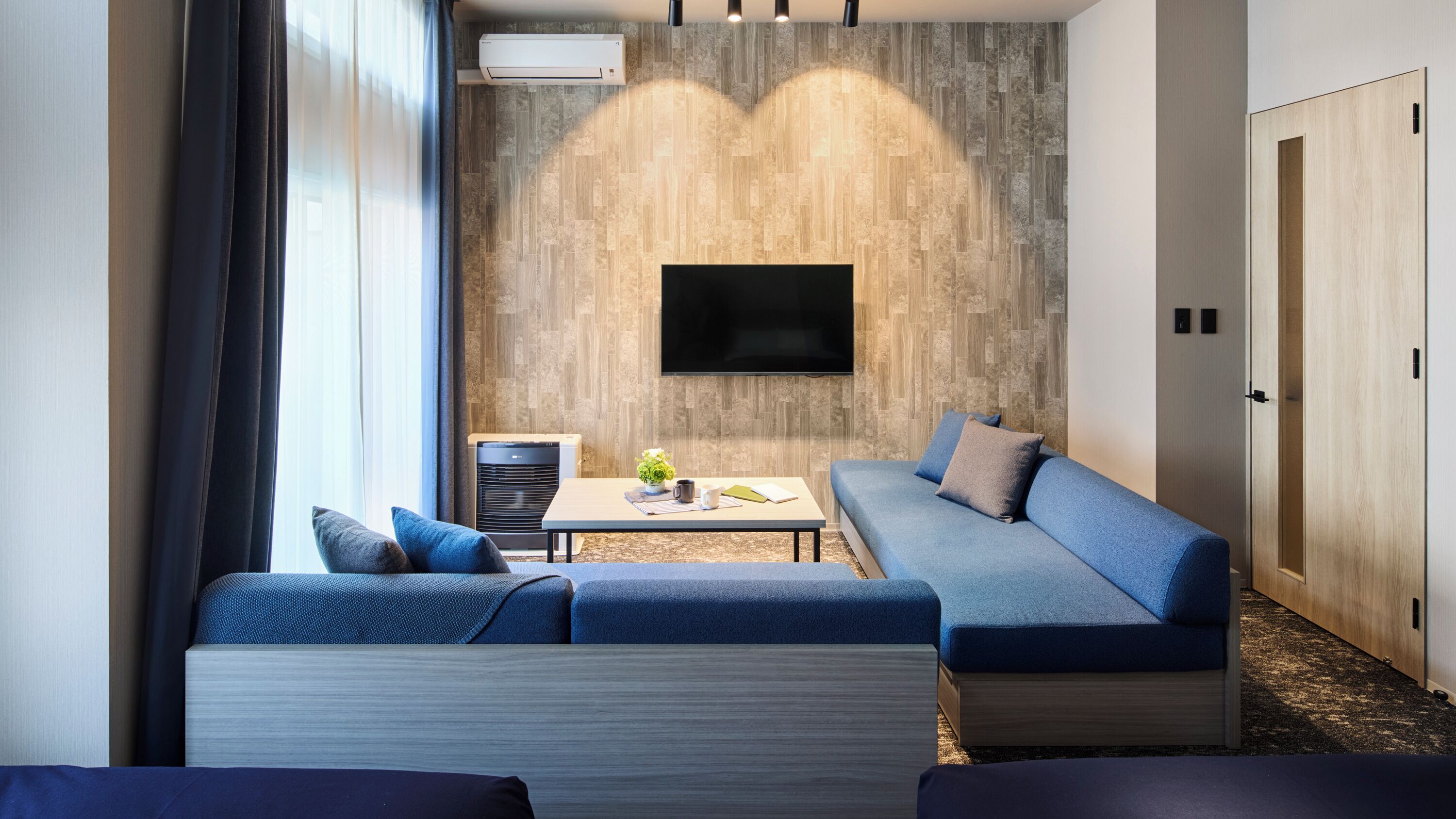 Moderate 4 Beds, Non Smoking | Living room