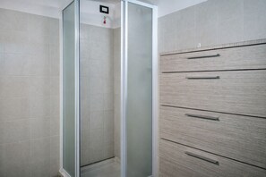 Shower, hair dryer, bidet, towels - Nuvolau Appartement Dolomites (Perarolo di Cadore)