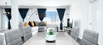 Luxury Lakeview Stay with Jacuzzi | Downtown Barrie