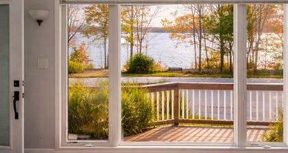Luxury Lakeview Stay with Jacuzzi | Downtown Barrie
